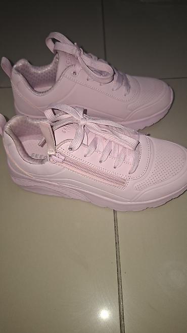 čile trenerka: Skechers patike – boja Light Pink
Nove patike 3500 — 2