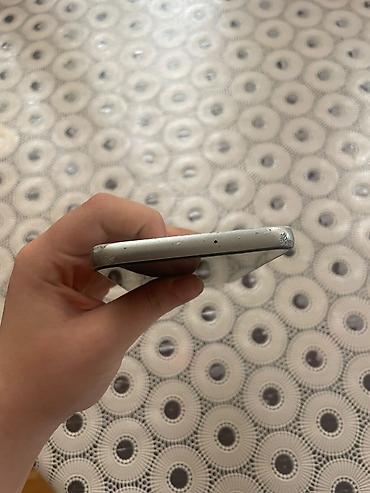 iphone 8 gəncə: Samsung Galaxy A24 Arxasında cızıqlar var qabag ekranındada yungul var — 3