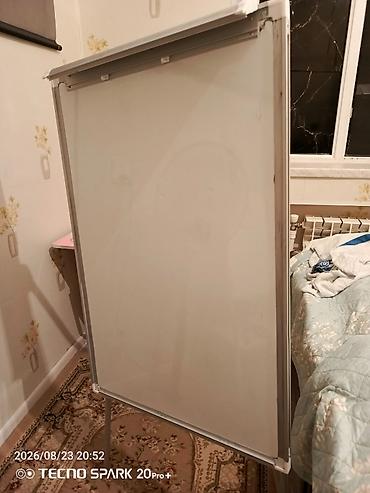 Uşaq dünyası: Flipchart daska satilir ayaqlari ustunde olur uzunu 85 eni 55 az — 1