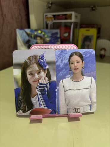 gerbli qəpik aliram: Jennie photocard, ulduz yansımalı, biri 80 qepik