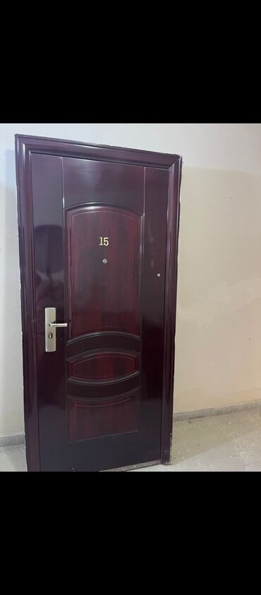 Giriş qapıları: Seyf qapı.masazir