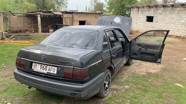 нехсиа 2: Volkswagen Passat: 1989 г., 1.8 л, Механика, Бензин, Седан