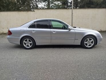 Mercedes-Benz: Mercedes-Benz E-Class (W211) sedan - Gümüş rəng, 4 qapı, klassik — 10