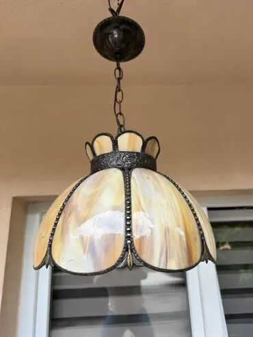 Ostali stilski nameštaj: Stari Tiffany luster - R-36 cm 💡✨ Luster u odličnom stanju, sa jednim na lalafo.rs — 6 Ostali stilski nameštaj: Stari Tiffany luster - R-36 cm 💡✨ Luster u odličnom stanju, sa jednim — 6