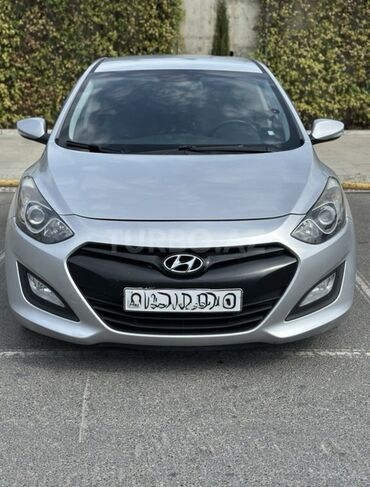 Suzuki: Hyundai i30 hatchback - Kuzov: 5 qapılı hatchback, gümüşü rəng -