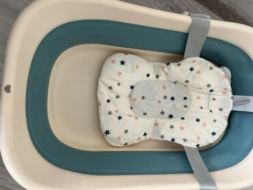 баня для семейных: Складная детская ванночка с ножками и подушечка. В сложенном виде
