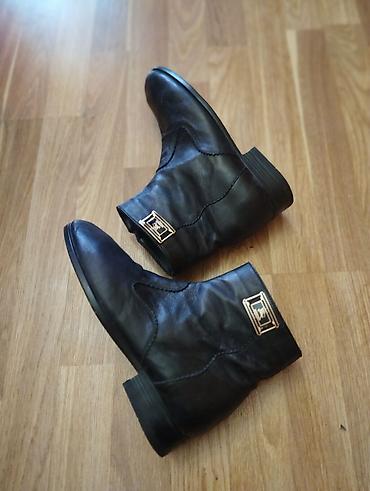 is batinka: Qara natural dəridən qısa qadın çəkmələri razmer 40-41 - Material — 1