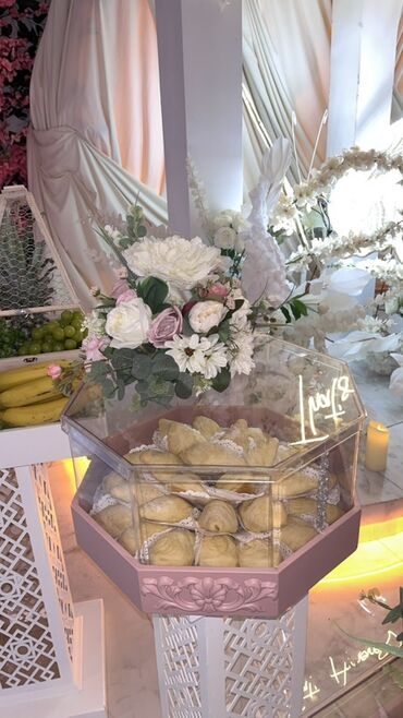 Xonça: Barbie xonça dəsti satılır. Dəstə 15 ədəd xonça daxildir. İdeal — 7