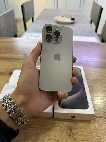 акб айфон: IPhone 15 Pro, Б/у, 256 ГБ, Natural Titanium, Защитное стекло, Кабель, Коробка, 95 %