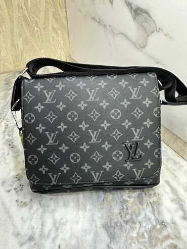 сумки для авто: Классическая сумка, Louis Vuitton, Материал: Экокожа, Множество карманов, Моющийся материал, Разделенные отделения, Мужские, Новый