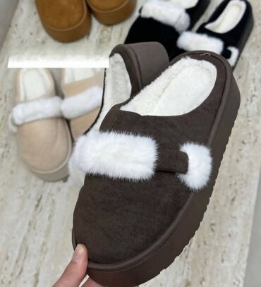 Papuče: ,♥️#Nove sobne papuce
Cena 2300
Vel. od 36 do 41
P/019 — 1