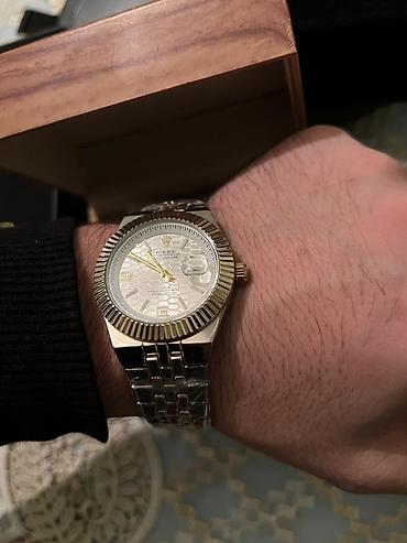 electron saatlar: İki rəngli kişi qol saatı - Brend üslubu: klassik fluted bezel ilə — 2