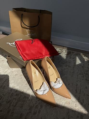 pari: Лодочки Christian Louboutin So Kate, бежевые (nude), лаковая кожа. - — 1