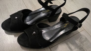 nina ricci духи: Удобная обувь в идеальном состоянии, натуральная замша, цвет угольно