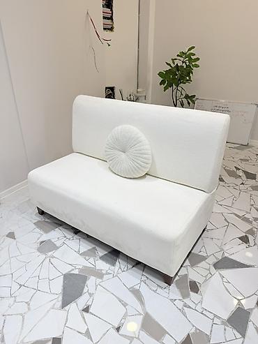 Minimalist iki nəfərlik divan - Rəng: qarlı ağ - Üslub lalafo.az -da Minimalist iki nəfərlik divan - Rəng: qarlı ağ - Üslub