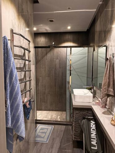 Uzunmüddətli kirayə mənzillər: Xətai Rayonu 8 Noyabr Prospekti Şəhərə Maşınla 10 Dəqiqə Məsafədə BLUE — 8