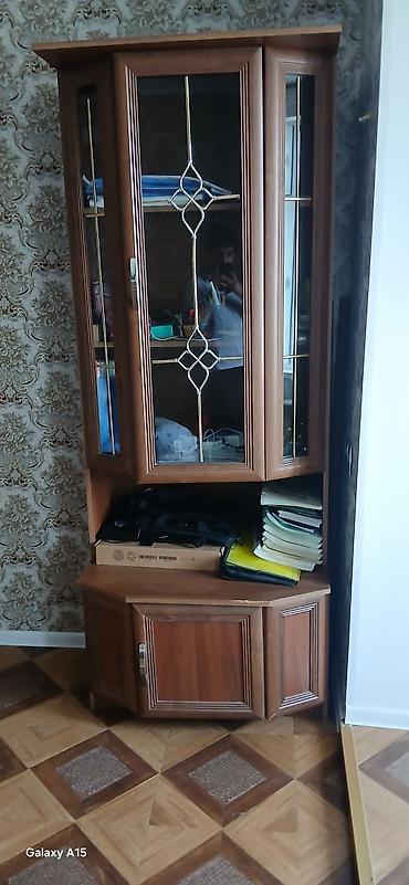 Künc vitrin şkaf - Material: ağac fakturalı MDF/laminat - Rəng: tünd