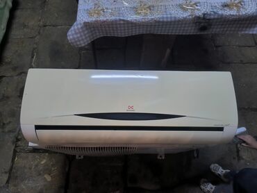 Divara quraşdırılan tipli kondisioner, uzunsov formaya malikdir