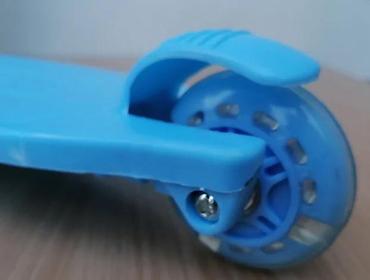 Trotineti, skejtbordovi i hoverbordovi: Dečiji trotinet sa integrisanim koferom, idealan za putovanja ili — 8