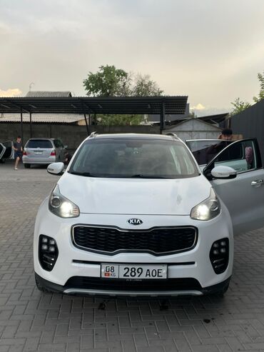 киа крассовер: Продается Kia Sportage белого цвета. Этот компактный кроссовер отлично