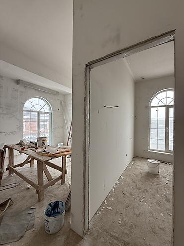 Продажа коттеджей и домов: Двухэтажный дом в классическом стиле с большим частным двором и — 7