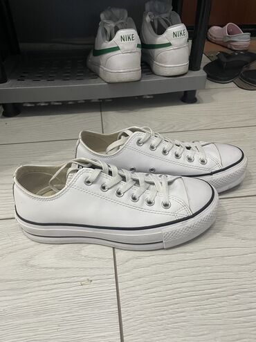 converse красные: Продам конверсы, новые со штатов. Не подошел размер, заказывала 38Eur