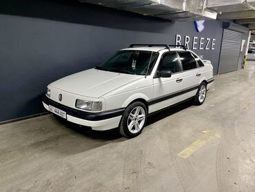 Volkswagen: Volkswagen Passat: 1988 г., 1.8 л, Механика, Бензин, Седан