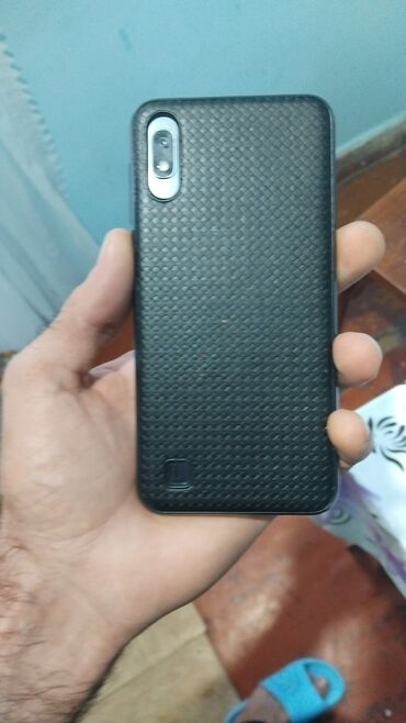 сотовый телефон fly ff179: Məhsul: Smartfon (Android) - Ekran: Tam ekran, damla tipli ön kamera