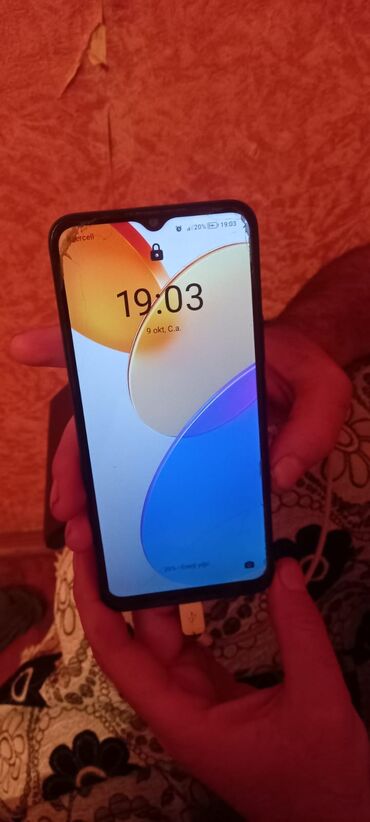 komputer kabel: Smartfon – AI Camera arxa modul ilə Xüsusiyyətlər: - Ekran: damcı