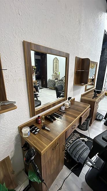 Salon ücün 4 dest mebel satilir. Uzunluq 1.40.En:40. Güzgü 90/90 Divar