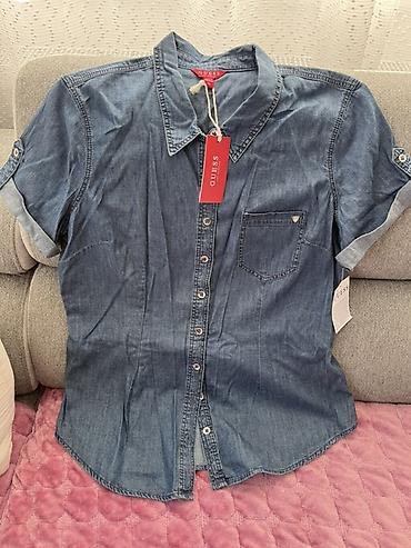 t shirt guess: GUESS ženska teksas košulja s kratkim rukavima - Materijal: mekani — 1
