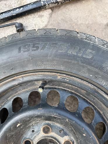 124: Запаска в сборе + комплект ниш для багажника на Мерседес 124 Состав — 4