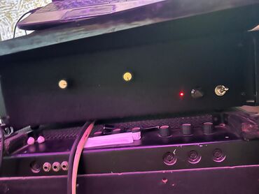 Mikşerlər: Səhnə və studiya üçün tam səs avadanlığı paketidir. Tərkib: - — 1