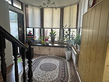 Продажа коттеджей и домов: Продается частный дом с ухоженным двором и светлой верандой-зимним — 2