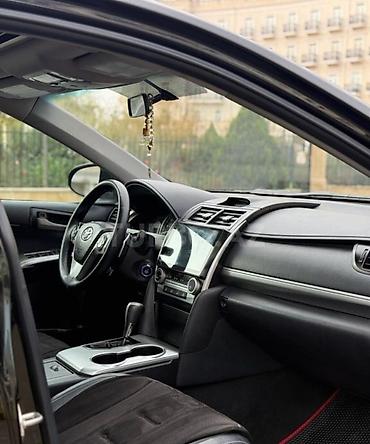 audi quattro: Toyota Camry (VII nəsil, təxminən–2014 üslubu) – sedan, qara rəng — 2