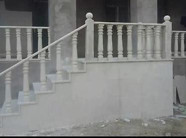təbii bal: Təbii daşdan hazırlanmış balyustrada sütunları və məhəccər elementləri — 9