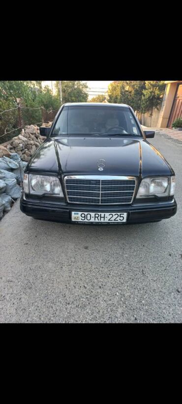 Mercedes-Benz: Mercedes-Benz E 220: 2.2 l | 1994 il Sedan -da lalafo.az — 13 Mercedes-Benz: Mercedes-Benz E 220: 2.2 l | 1994 il Sedan — 13
