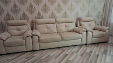 metbex ucun divan: İtalya istehsali Divan ve 2 eded kreslo. 650 azn. Xezz deridir. Yaxşı