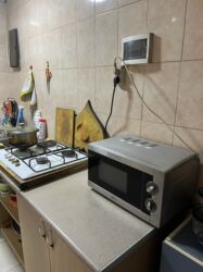 чистый дом: Сдается комната для двоих в благоустроенном доме,район Аламединского