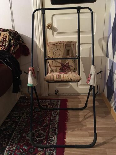 İkimərtəbəli uşaq çarpayıları: Uşaq yelləncəyi/oturacağı - Metall karkaslı, yerüstü konstruksiya; ev