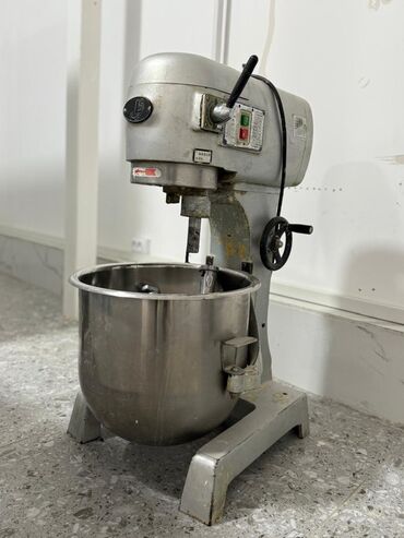 стаканы для коктейлей: Продаю промышленный кондитерский миксер в отличном состоянии,30