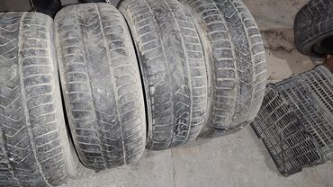 Шины: Комплект из четырех летних шин размером 215/60 R16. Эти