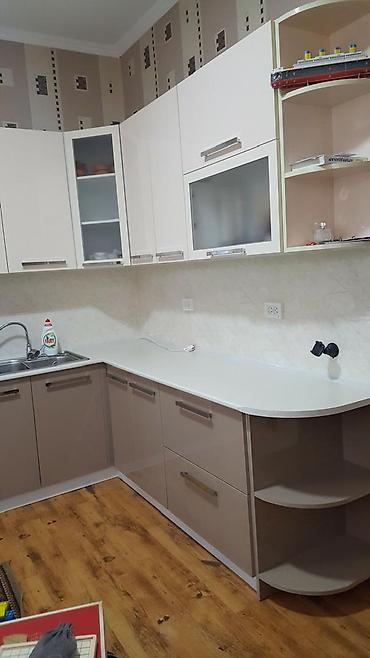 жилой городок: Продается двухэтажный жилой дом с панорамным остеклением. Планировка — 6