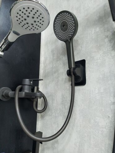 пластик терезе: Duş dəsti – əl duşu, qarışdırıcı və şlanq - Rəng: mat tünd