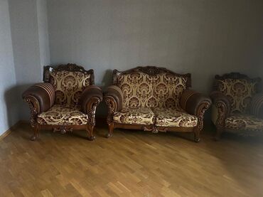 Qida məhsulları: Divan, 2 kreslo, Bazasız, Açılmayan