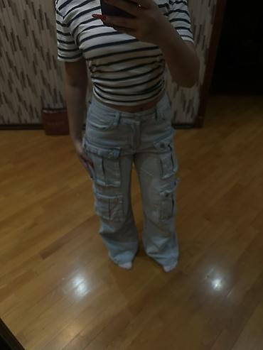 oversize şalvar: Geniş kəsimli yüngül göy rəngli cins kargo şalvar - Model — 3