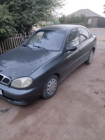 победа машина: Седан Daewoo Lanos (4 двери), темно‑серый цвет кузова. Основные