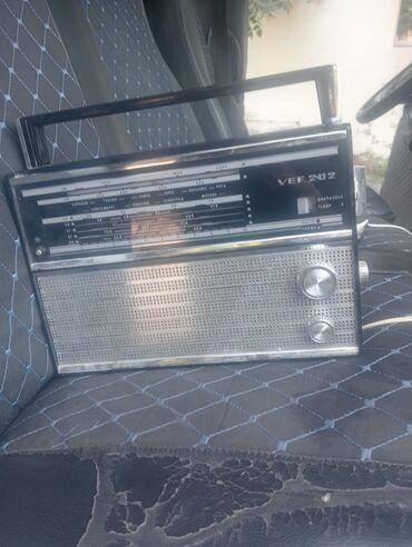 Səs gücləndiriciləri: VEF 202 portativ radio qəbuledicisi, səyahətlər və ya səfərlər zamanı