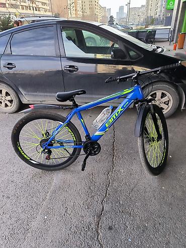 velosipedler: - Çərçivə: yüngül alaşımlı EMTX GTR, mavi-yaşıl dizayn - Təkərlər — 2