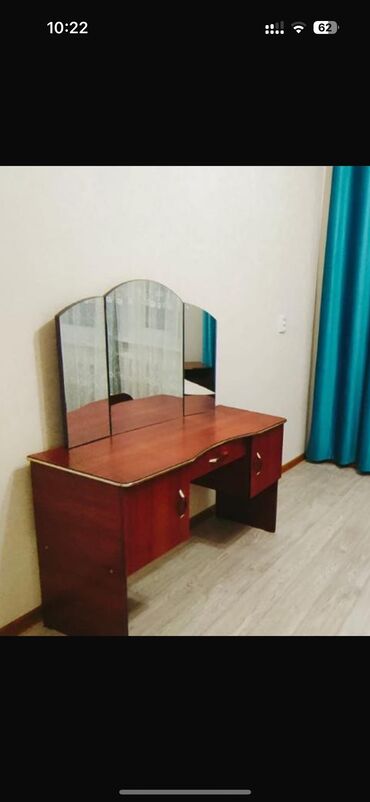 кровать двуспалка: Продаю холодильник, диван советский, кровать с тумбами